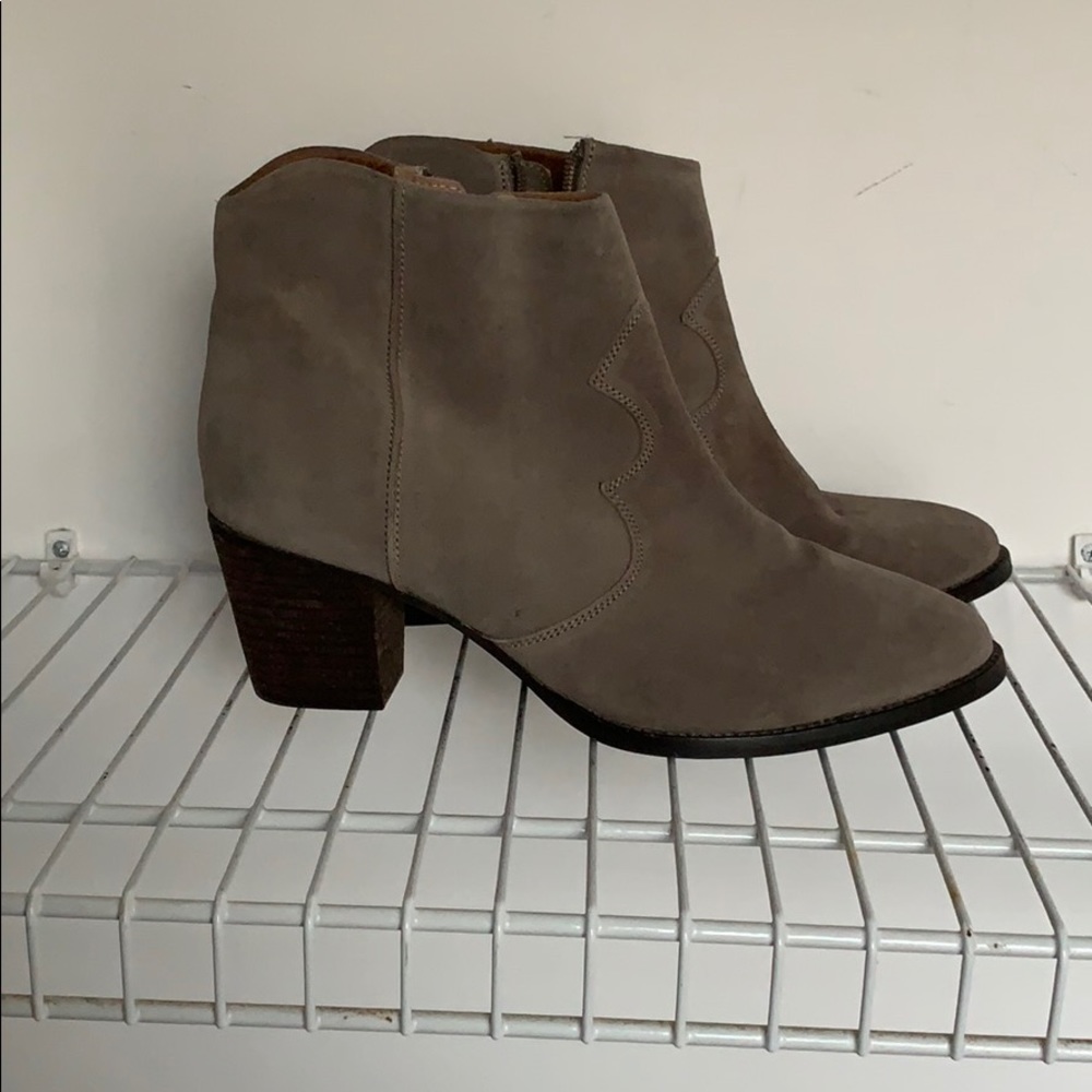 Suede boots